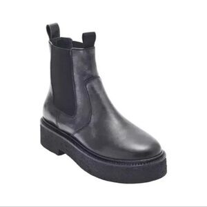 New Free People Carmel Chelsea Boots
Black Burnished